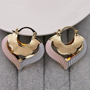 NEW 18k Gold Classic Hoop Earrings